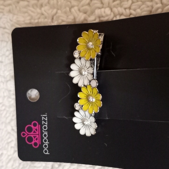 paparazzi Accessories - Ok Bloomer Hair Clip NWT